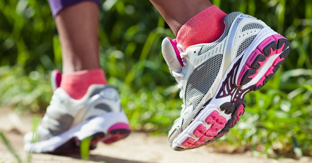 tênis para caminhada, melhor tênis para caminhar, conforto em caminhada, tênis leve, amortecimento, Nike Air Influ, Skechers Go Wow, Adidas Light Racer